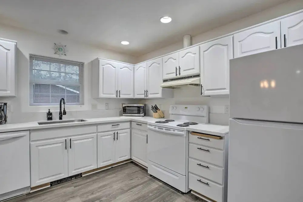 Pet-friendly PNW Home, 1 Mi to Rockaway Beach