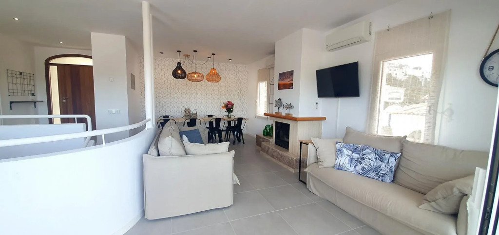 Sabina in L'Escala with 6 bedrooms and 3 bathrooms