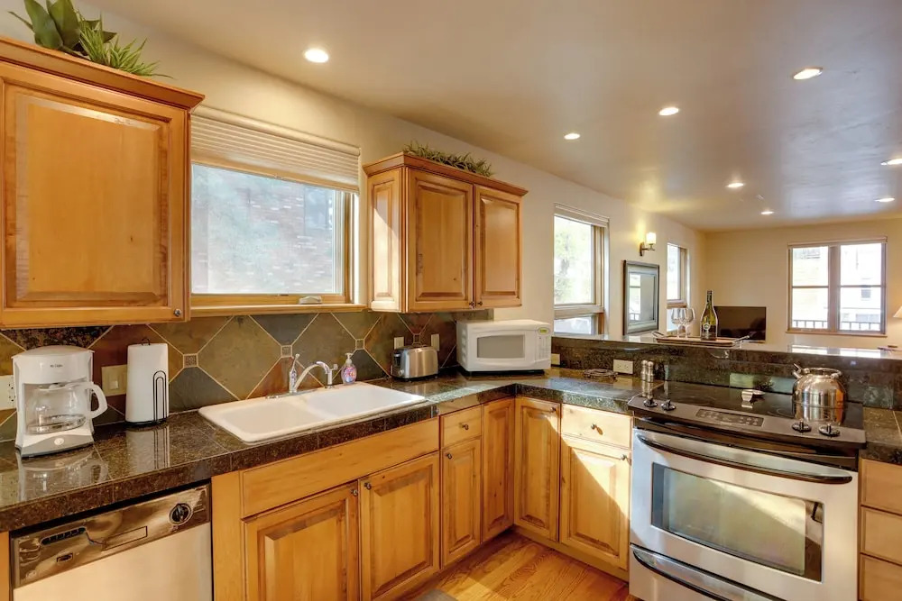 On Main St: 2 Mtn-view Units w/ Yard in Ouray