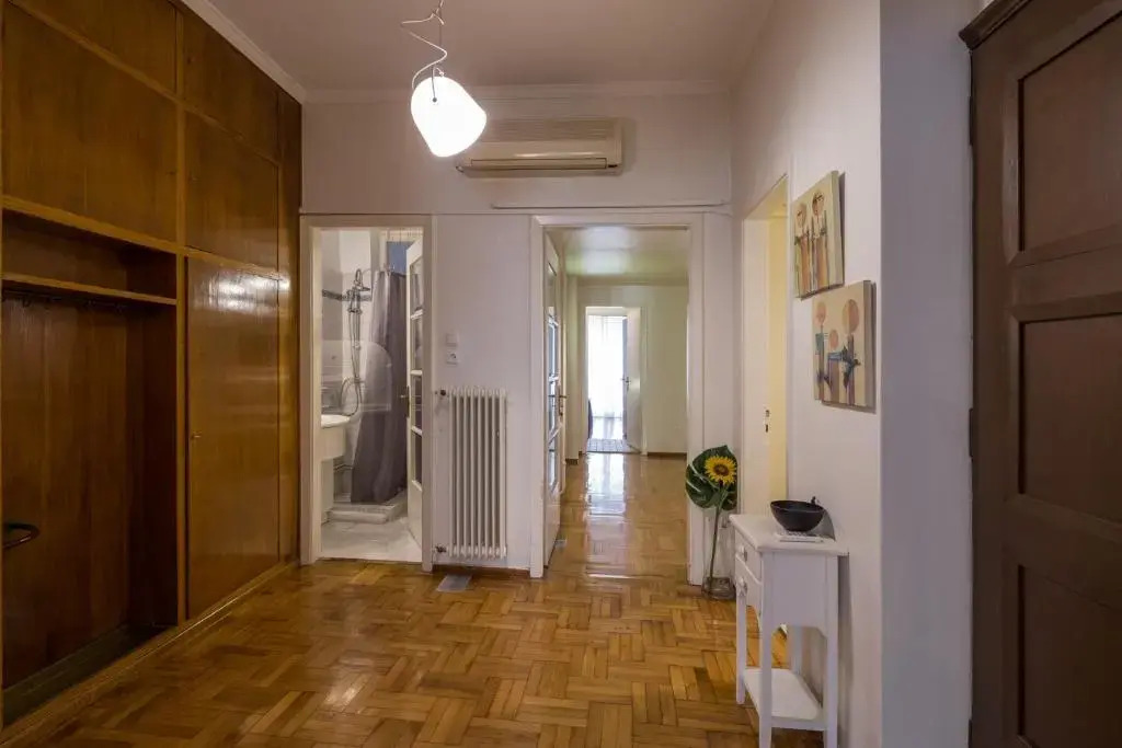 Elite Downtown Central 5th Floor Apartment
