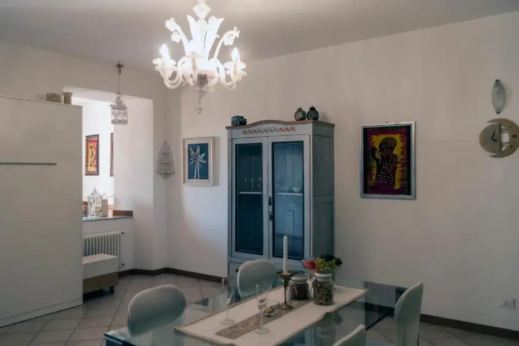 CASA DEL SOLE APPARTAMENTO N° 2 WHITE AND GOLD ROOM