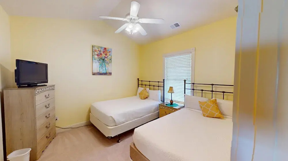 Magnolia Pointe Luster Leaf 4895-402