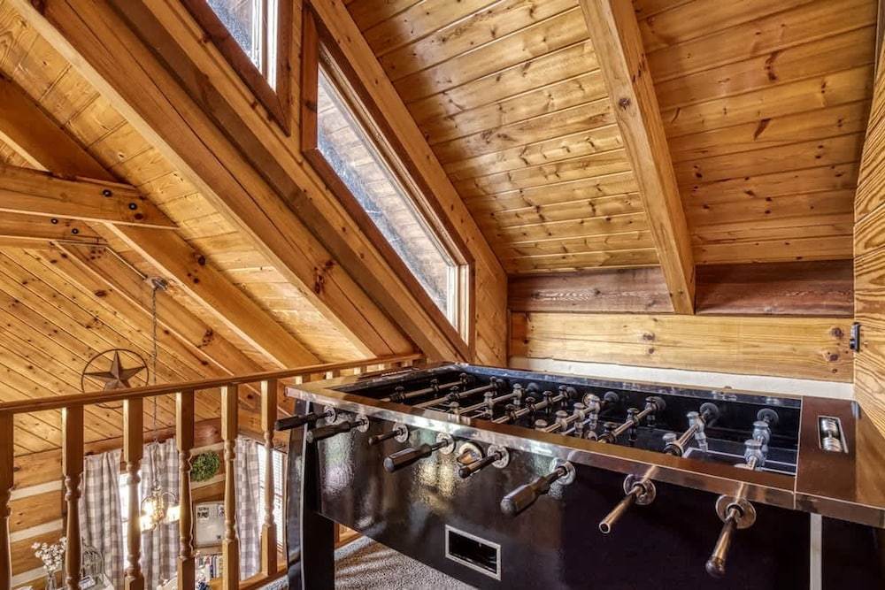Laceys Place by Beyond Expectations With Hot Tub