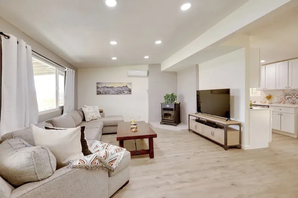 Mtn-view Home w/ Hot Tub: 8 Mi to Joshua Tree!