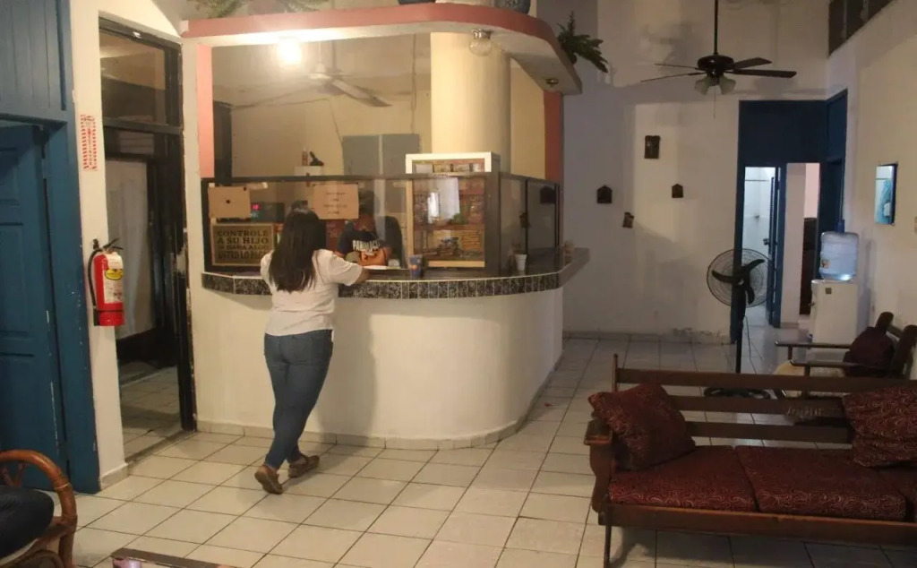 Hostal Guacamayos  Rafting  Backpacker .