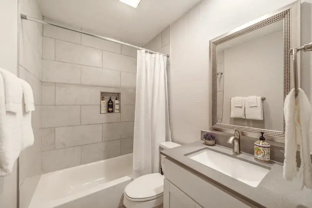 Modern 1BR Near UT Hyde Park Evonify