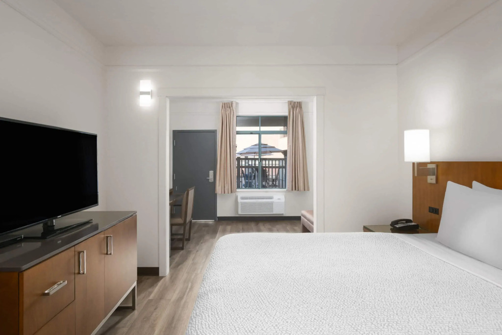Ramada Suites by Wyndham San Diego Hotel Circle Area
