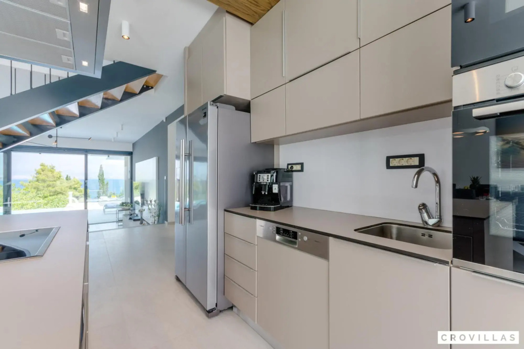 Pax in Sutivan with 3 bedrooms and 3 bathrooms