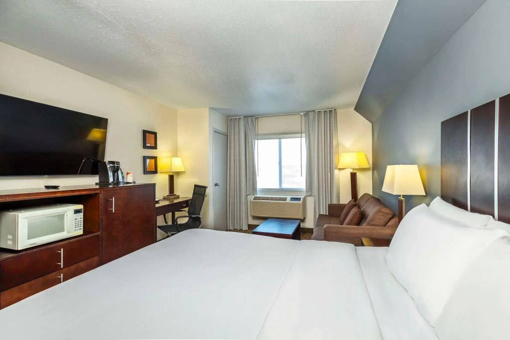 Comfort Inn & Suites