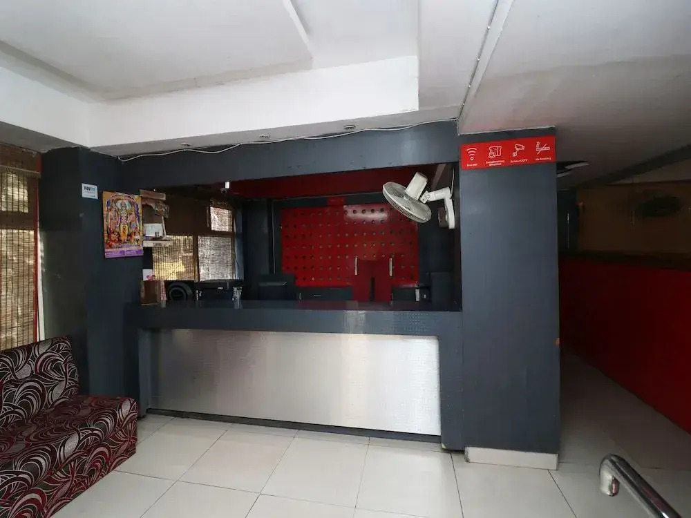 OYO 23341 Hotel Neena Palace