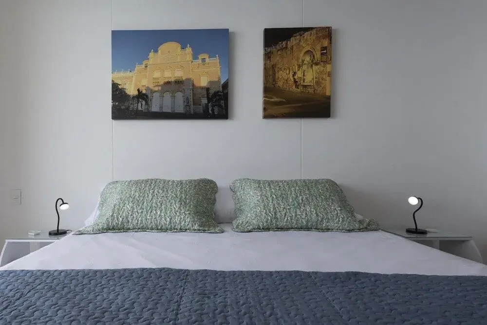 Stunning Highrise Seafront Apartment