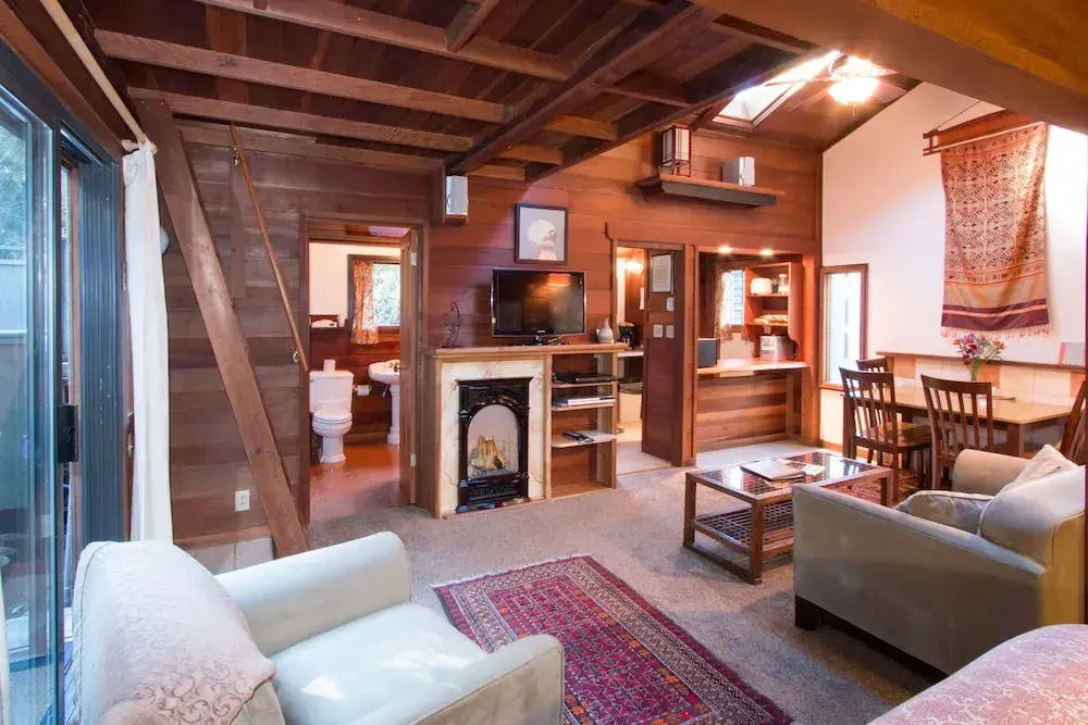 Redwood Cottage-Pet Friendly