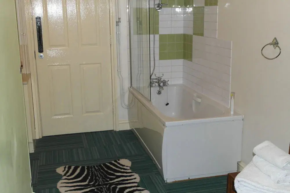 The Crown Lodge Bar Bed & Breakfast