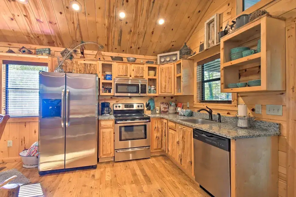 Broken Bow Hideaway w/ Hot Tub & Fire Pit!