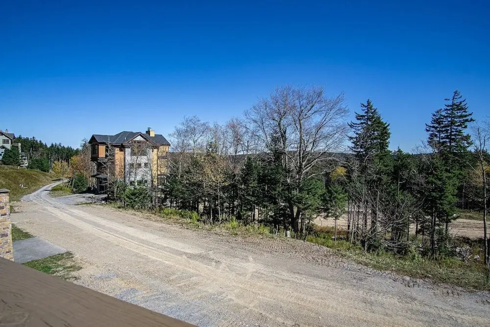 3 Bedroom: Coal Box Beautiful Unique Home Close to Slopes
