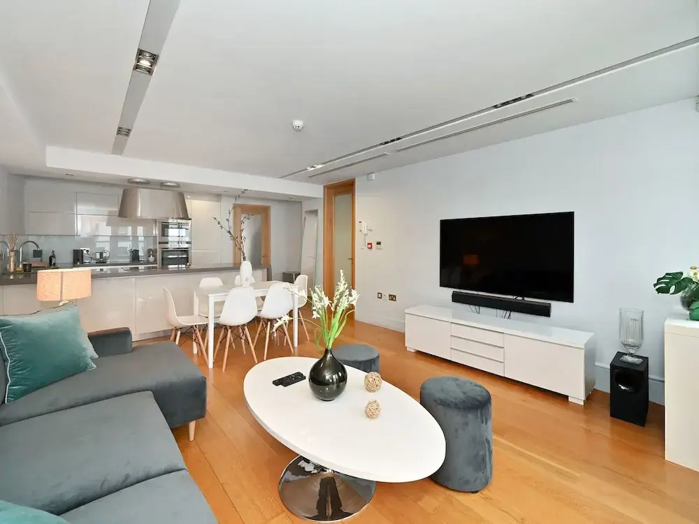 Luxurious Apartment in London Near Hyde Park and Big Ben