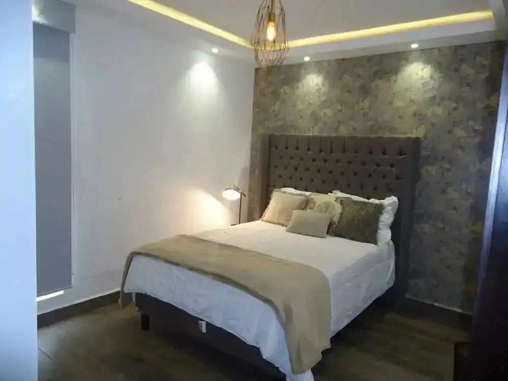 Comfy, save, and well located apt. cintermex. center, santa lucia 2BD, 2BTH. by Mty. Living