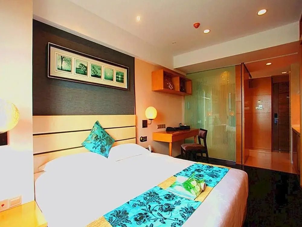 Haiyuetai Tropical View Theme Hotel