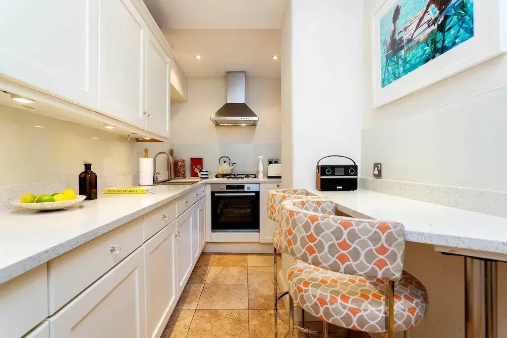 Elegant Two-bedroom Flat in Evelyn Gardens