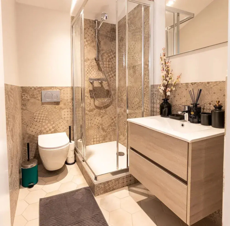 Luxurious Modern 3BR Roof Villa Apt