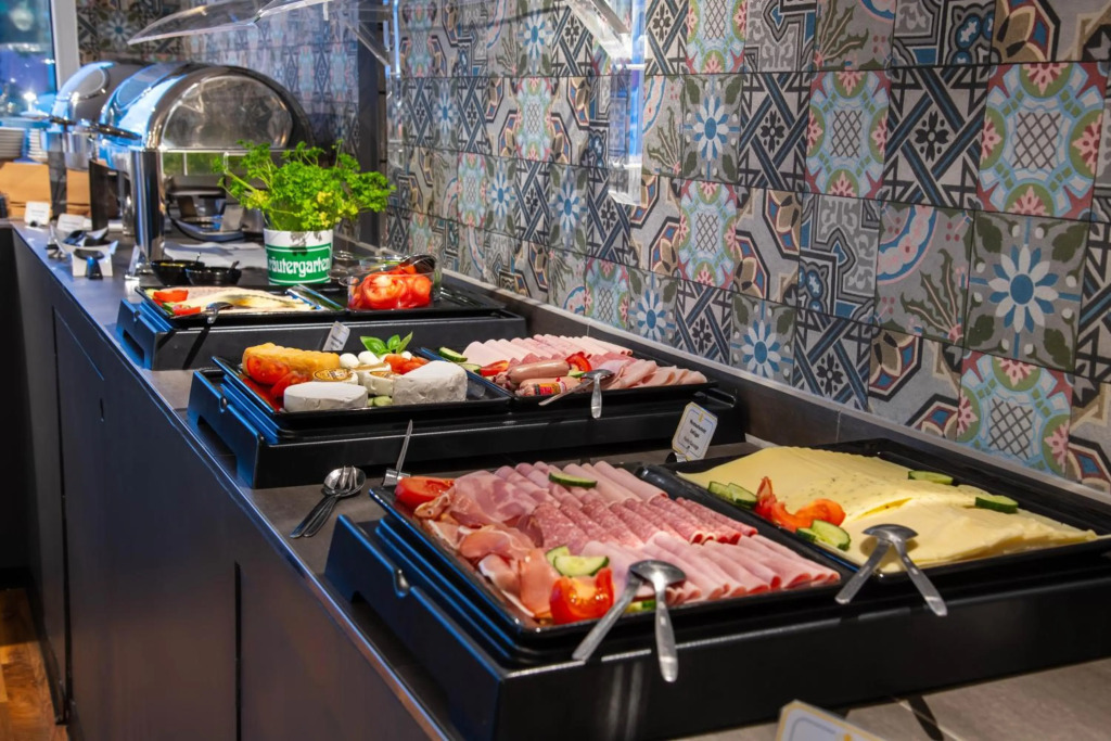 Отель BeeVillage Messehotel Hannover-Laatzen