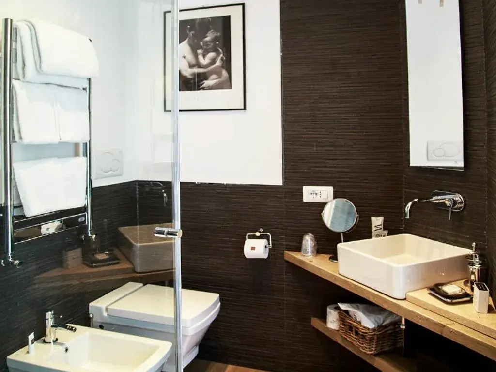 The Independent Suites
