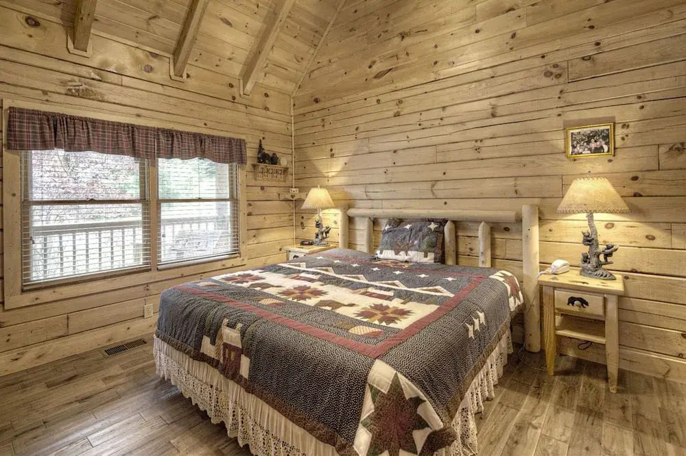 The Cozy Bear by Eagles Ridge Resort