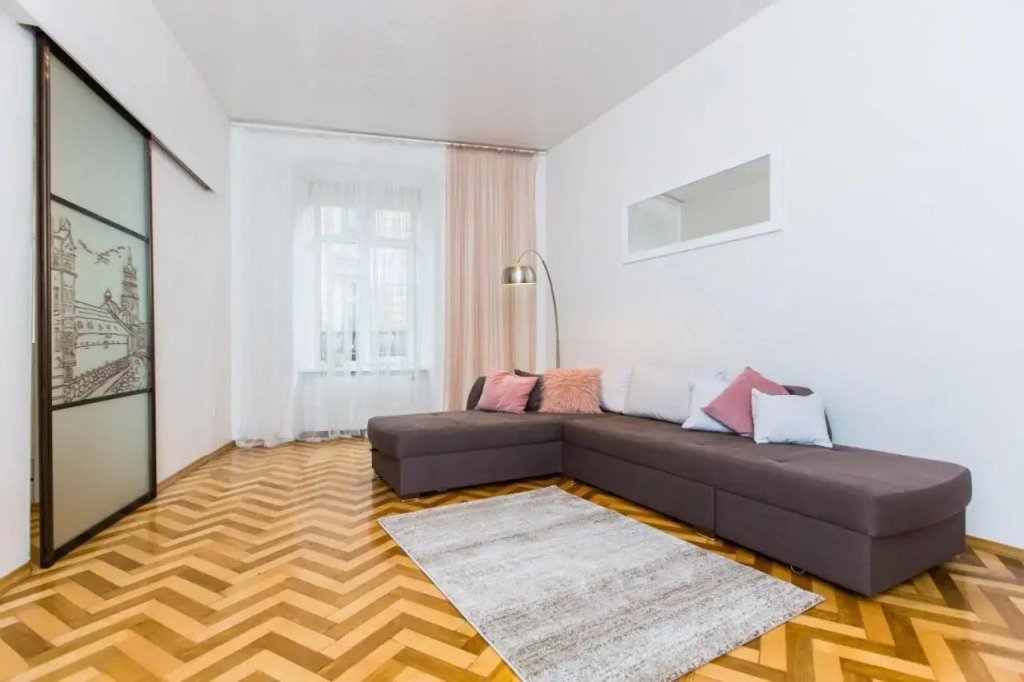 SoVA apartment str Gnatyuka 18