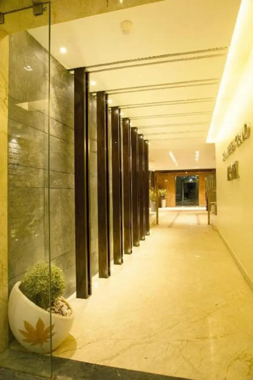 Sri Aadhish Grand Hotel