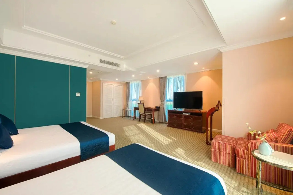 Boyi Hotel (Suzhou Industrial Park Dushu Lake University Area Linli Center Metro Station)