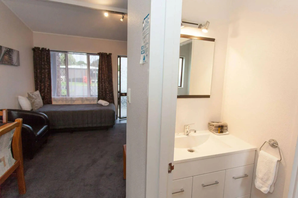 Alton Lodge Motel