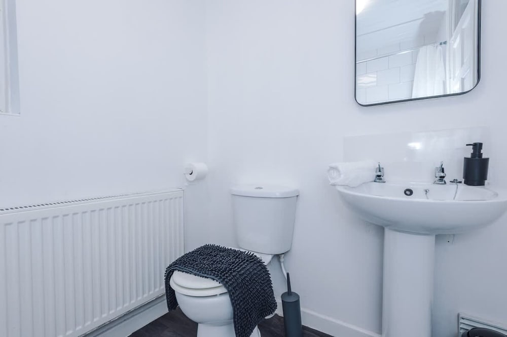 Spacious Home Ideal for Contractors Sleeps 7