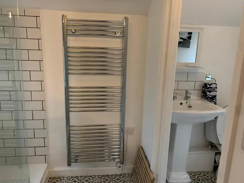 1 bed-cottage-Parking-Patio-close to coasts