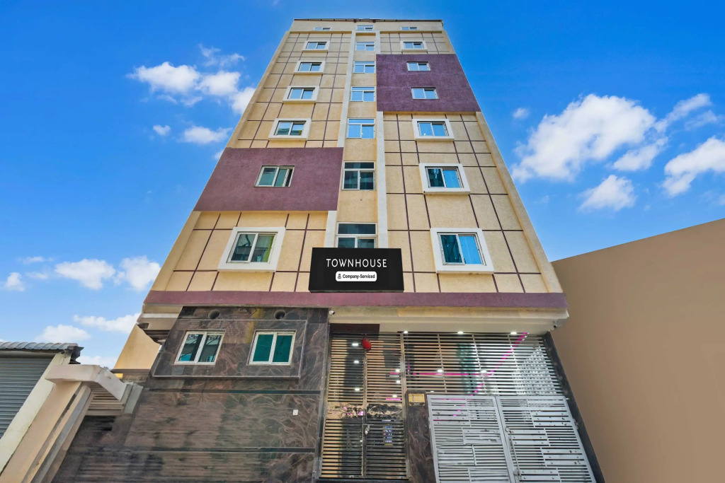 Super Townhouse Kokapet Near GAR