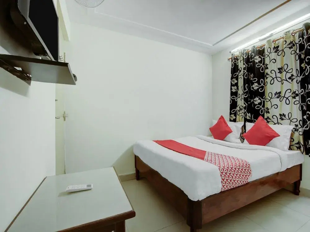 OYO 13321 Hotel Lakshmi Paradise