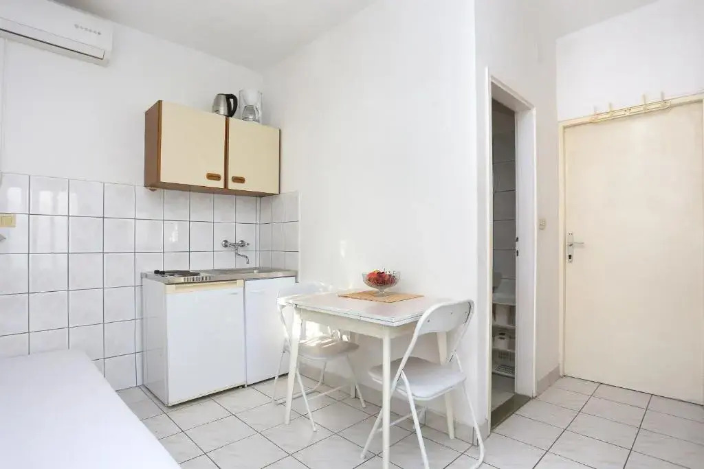 Apartments with WiFi Dugi Rat, Omis - 18917