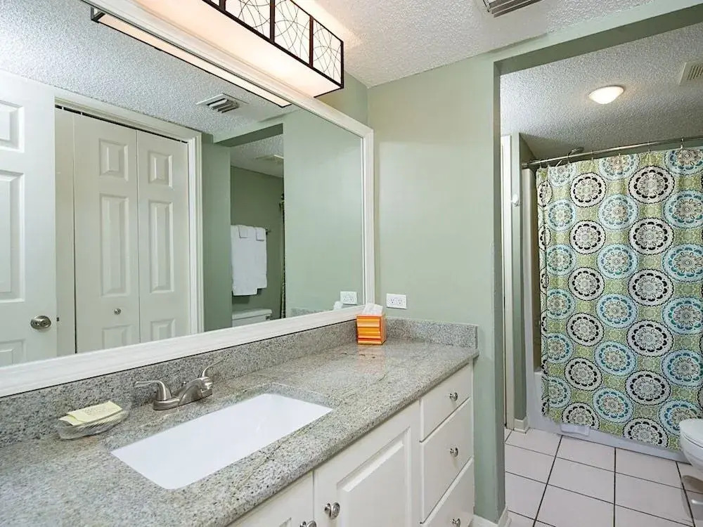 949 West Beach Condo - 2 Br condo by RedAwning