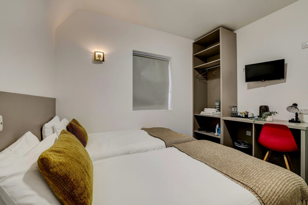 Belvilla Ilford Station Hotel, 4 min from Elizabeth line