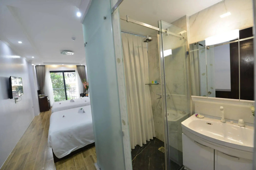 Bella Premier Hotel & Rooftop Skybar