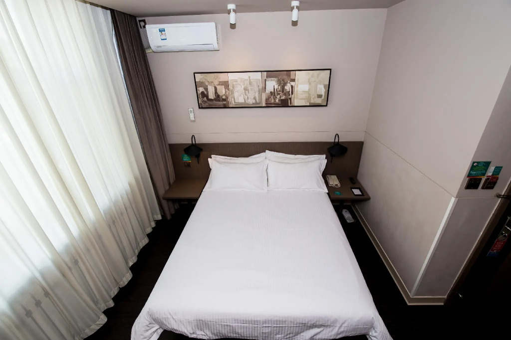 Jinjiang Inn Select Chifeng Railway Station