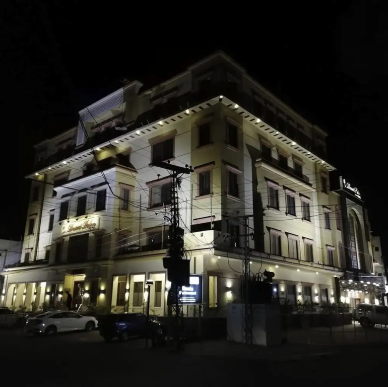 Desert Palm Hotel