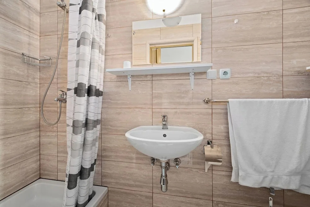 Beautiful Studio Apartment Near Sandy Beaches