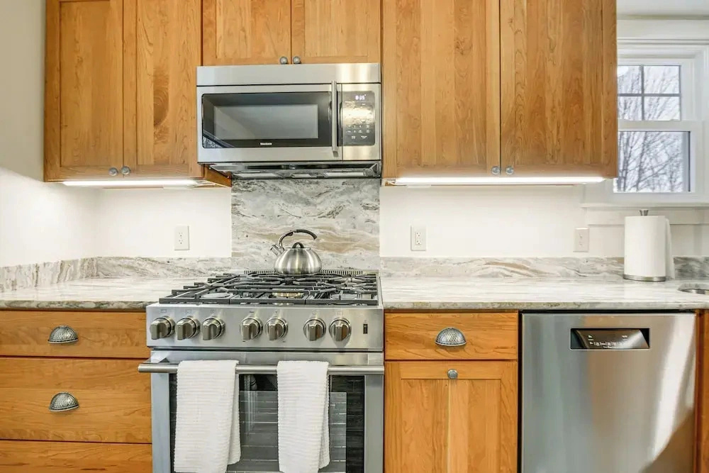 Cozy Wolfeboro Home w/ Private Deck: 1 Mi to Lake