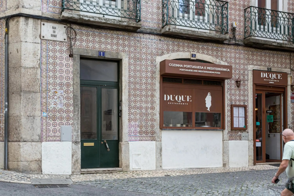 ALTIDO Vintage 2BR Apt in Chiado, nearby Rossio train station