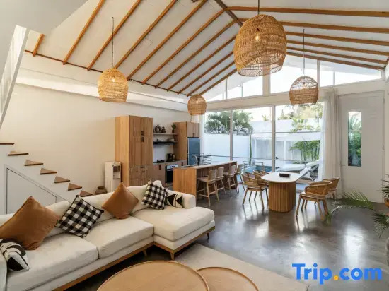 Sea Breeze Retreat Modern 3BR Villas in Canggu