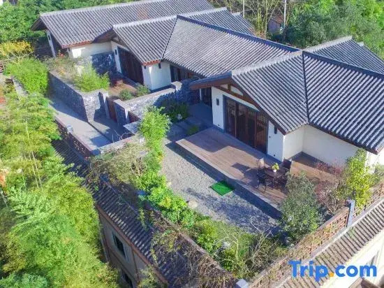 Mount Emei View Hot Spring Soup House