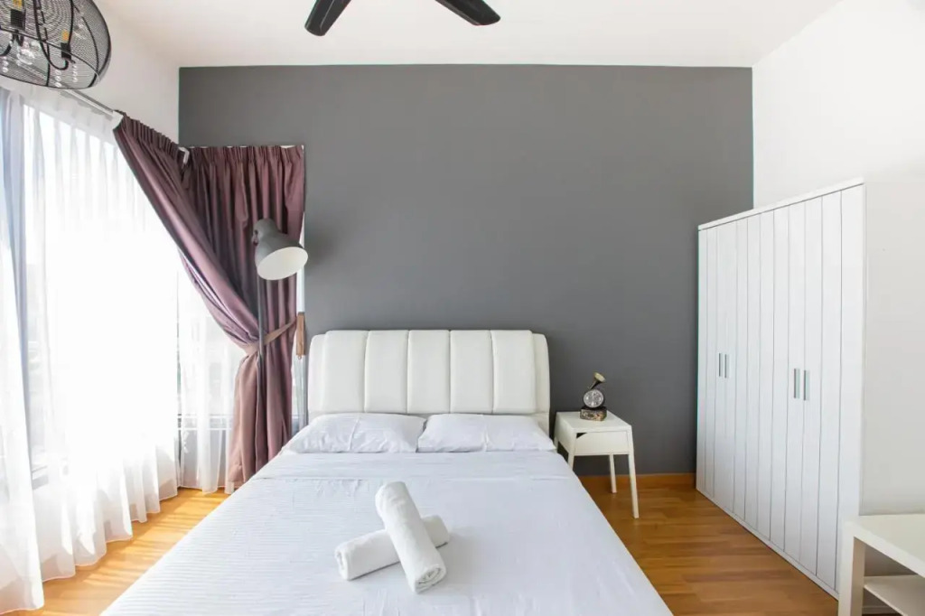 Georgetown High Floor Luxury 3BR Suite
