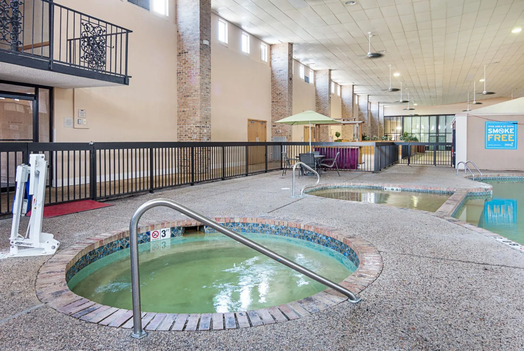 Rodeway Inn & Suites and Conference Center
