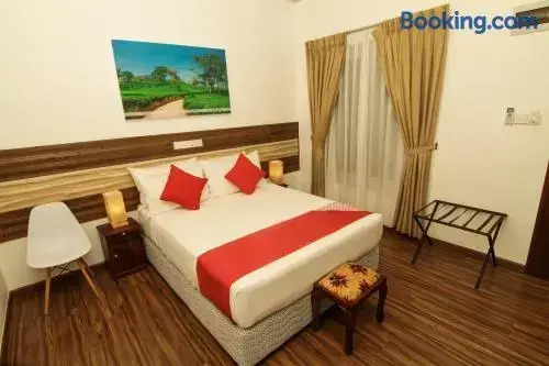 OYO 124 Clove Transit Hotel