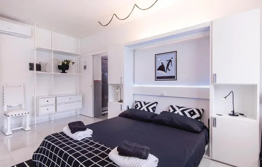 2 Bedroom Stunning Home In Roma